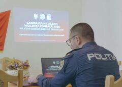 Acțiune Preventivă La Dârjiu: Polițiștii Au Discutat Cu Localnicii Despre Fraudele Online și Siguranța Copiilor în Mediul Digital