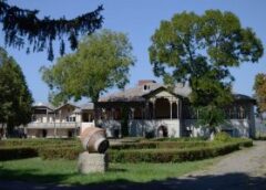 Au Devastat Un Monument Istoric și Au Plecat Cu Bunuri Din Casă