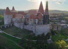 Ce Se Ascunde în Spatele Castelului Corvinilor