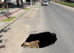 Crater Imens Pe Un Bulevard Central Din Slobozia