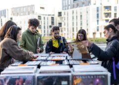 Design Românesc și Muzică Pe Vinil, Pe Malul Begăi