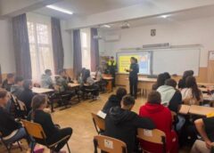 Elevii Din Vorniceni, Informați De Polițiști Despre Siguranță și Riscuri Online – Foto