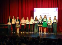 EmoȚie Festivitate De Excepție La Satu Mare: Laureații Olimpiadei De Limba și Literatura Română, Celebrați Pe Scena Teatrului De Nord
