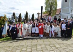 Foto: Botezul Mirungerii, Pentru 39 De Tineri Din Sângeorgiu De Mureș