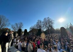 Foto: Procesiunea De Florii, La Bistrița! Sute De Credincioși, Alături De Soborul De Preoți, în Frunte Cu Mitropolitul Andrei!