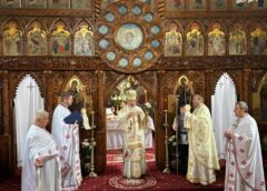 Foto Video: Slujbă Arhierească La Biserica De La Coroana, A 2 A Zi De Paști! Mitropolitul Andrei, în Mijlocul Credincioșilor Din Bistrița!