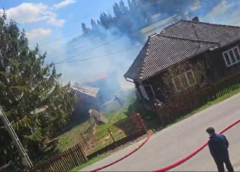 Incendiu în Localitatea Subcetate: Case, Anexe și Vegetație Uscată, Cuprinse De Flăcări