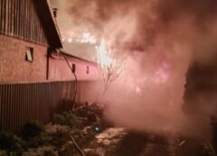 Incendiu Violent în Bădeuți: O Gospodărie Aproape Distrusă, O Altă Gospodărie Afectată și O Femeie Transportată La Spital