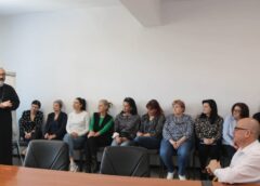 Întâlnire Despre Valori și Responsabilitate La Casa De Asigurări De Sănătate Mureș Cu Părintele Constantin Necula
