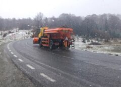 Ninsoare La Cavnic: Utilajele Au Intervenit, Traficul Se Desfășoară Fără Probleme