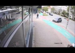 O șoferiță A Intrat Cu Mașina într O Frizerie Din Bacău După Ce A Pierdut Controlul Volanului