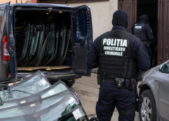 Peste O Sută De Parbrize Au Dispărut Dintr O Firmă Din Buzău