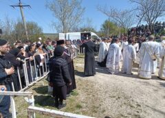 Procesiune Cu Sute De Credincioși La Dervent, De Izvorul Tămăduirii