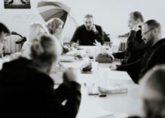 S Au Reluat Repetițiile La „o Comedie Neagră“ De Peter Shaffer, în Regia Lui Costin Gavază