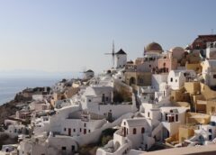 Vacanța în Grecia, Sub Reguli Stricte