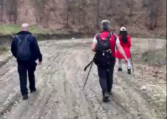Video Doi Turiști Din București, Rătăciți în Pădure La Gura Teghii