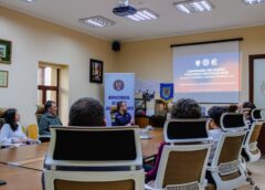 Campanie Ipj Harghita La Băile Tușnad: Polițiștii îi învață Pe Cetățeni Cum Să Se Ferească De Fraudele Online și Telefonice