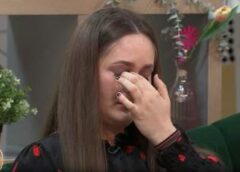 Claudia De La Mireasa A Izbucnit în Plâns
