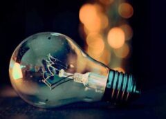 Compania Care Oferă Curent Electric Gratuit Câteva Ore Pe Zi Pentru Mii De Clienți