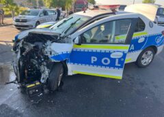 Dolj: Un şofer Care A Refuzat Să Oprească La Semnal A Lovit O Maşină De Poliţie Care A încercat Să îl Prindă / Un Poliţist A Fost Rănit în Urma Evenimentului / Şoferul şi Pasagerul Au încercat Să Fugă, Fiind Imobilizaţi De Poliţişti