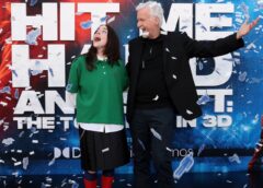 Filmul Săptămânii: „billie Eilish Hit Me Hard And Soft: The Tour”, în Care James Cameron Transformă Un Concert într O Experiență Cinematografică Imersivă