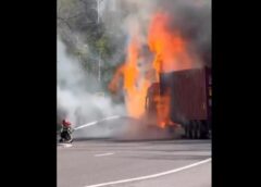 Flăcări Pe Dn7 Pitești Sibiu, După Ce Un Tir A Luat Foc în Mers