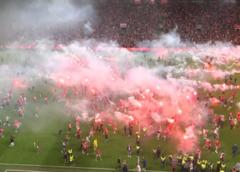 Haos Total în Derby Ul Din Praga » Fanii Au Atacat Jucătorii și Au Distrus Sărbătoarea Titlului