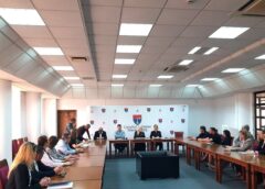 Întâlnirea Grupului De Lucru Mixt Pentru Romi: 132 De Locuri Speciale Pentru Elevi și Probleme Sociale Semnalate în Comunitățile Din Maramureș