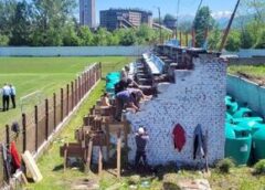 Între Timp, în România » Și Au Demolat Tribuna, Cu 3 Zile înaintea Barajului De Promovare