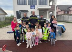 Polițiștii Din Recea, Lecție De Siguranță Rutieră Pentru Copiii Din Lăpușel