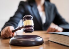 Reforma Guvernului Bolojan, Blocată în Instanță: Tribunalul Covasna Suspendă Tăierile De Posturi