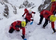 Schiori Surprinşi De O Avalanșă în Bucegi. Patru Persoane Au Fost Prinse Sub Zăpadă