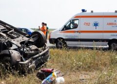 Trei Tineri Au Fost Răniți După Ce O Mașină A Ieșit De Pe Drum între Mănăstire și Birda
