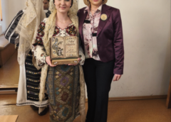 Trofeul Festivalului „de Dor, De Primăvară” De La Caracal A Fost Câștigat De O Tânără Interpretă Din Argeș