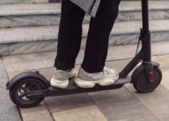 Un Bărbat A Murit După Ce A Căzut De Pe O Trotinetă Electrică Pe Un Drum Din Timiș