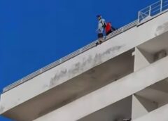Un Bărbat S A Aruncat Cu Parașuta De Pe Un Bloc De Zece Etaje Din Râmnicu Vâlcea