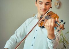 Un Violonist Debutează La Filarmonica Pitești