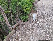 Video Alunecări De Teren și Drumuri Afectate După Ploile Abundente, în Gura Teghii și Mânzălești