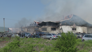 Video Grajd și Parc Auto, Distruse De Un Incendiu Devastator, La Vernești