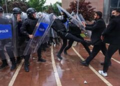 Video Tensiuni Majore în Turcia: Poliția A Intervenit în Forță La Sediul Principalului Partid De Opoziție Din Ankara