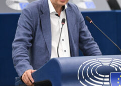 Virgil Popescu: Deciziile Curajoase, Asumate şi Bine Fundamentate Pot Aduce Rezultate Concrete Pentru România / Asta Cred Că şi Ar Dori Să Vadă Astăzi Românii şi Din Partea Politicienilor Care, Din Păcate, Pun în Pericol Stabilitatea Politică