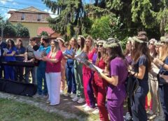Absolvenții Umf și Au Luat Rămas Bun De La Profesori Prin Tradiția Serenadelor