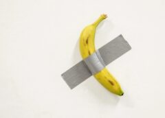 Banana Dintr O Lucrare A Lui Maurizio Cattelan A Fost Furată De La Centrul Pompidou Metz