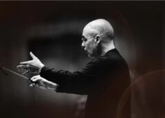 Dennis Russell Davies Va Dirija Pentru Prima Dată Orchestra Filarmonicii „george Enescu” în Concertele Simfonice Din 11 şi 12 Iunie