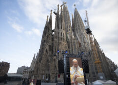 În Prezenţa Regelui Spaniei, Papa Leon Al Xiv Lea A Binecuvântat Ultimul şi Cel Mai înalt Turn Al Catedralei „sagrada Familia” Din Barcelona în Ziua Când S Au împlinit 100 De Ani De La Moartea Lui Antonio Gaudi, Arhitectul Capodoperei Unesco