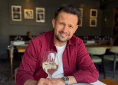 Magicianul Robert Tudor, Amenințat De Vânzătorii Ambulanți De Parfumuri: "te Dau în Judecată"