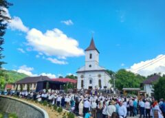 Mitropolitul Andrei A ResfinȚit Biserica Din Runcu Salvei! Preotul Paroh Dan Constantin Cucul, Ridicat La Rangul De Iconom Stavrofor! Vasile Dâncu și Alți Oameni „de Bine” Au Primit Distincții!