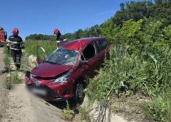 Șoferiță De 67 De Ani, Transportată La Spital După Ce S A Răsturnat Cu Mașina în Copălău – Foto